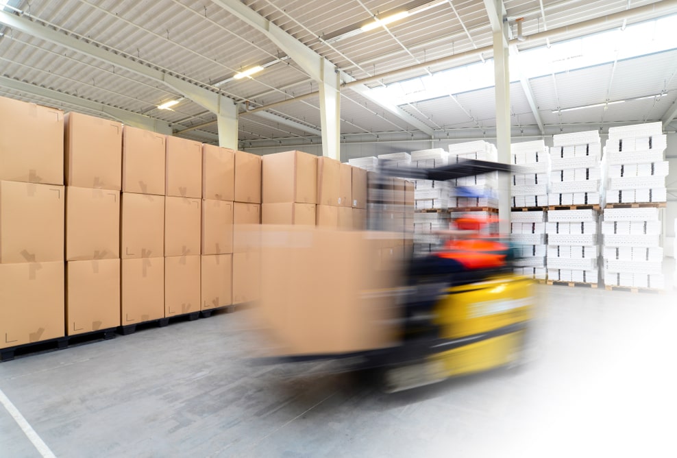 Rendement et propreté industrielle, image d'un chariot élévateur